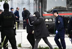 Κολωνός: «Παιδόφιλοι, βιαστές» - Ξέσπασε η μητέρα της 12χρονης στη δίκη
