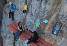 Κίνα: Σερβίρουν καφέ 56 δολαρίων σε γκρεμό με θέα την Ταϊβάν - Αξίζει;
