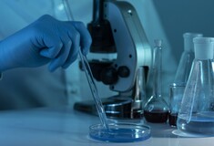 Επιστήμονας πειραματίστηκε στον εαυτό της και θεραπεύθηκε από τον καρκίνο