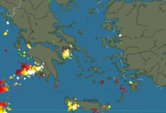 Κακοκαιρία: Κεραυνοί και βροχή τώρα στην Αθήνα 