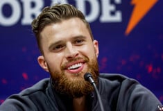 Τρόλαραν τον ομοφοβικό παίκτη του NFL Χάρισον Μπάτκερ στα social media με αφορμή τον τραυματισμό του