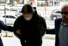 Δολοφονία αστυνομικού στη Θεσσαλονίκη: «Να μην ξαναβγεί, να μην ξαναδεί το φως του ήλιου» λέει η μητέρα του 32χρονου