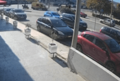 Χαϊδάρι: Βίντεο ντοκουμέντο από τη στιγμή που ασθενοφόρο του ΕΚΑΒ συγκρούεται σφοδρά με μηχανή