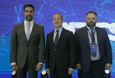 Αναδιώτης και Τσιρώνης από τη «Νίκη» συναντήθηκαν με τον Μεντβέντεφ