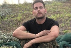 «Όταν το πήρα απόφαση, κανένας δεν με ρώτησε γιατί φεύγω από την Αθήνα. Και αυτό λέει πολλά για την ίδια την πόλη».