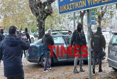 Γυναικοκτονία στη Θεσσαλονίκη: Δίωξη στον 46χρονο που σκότωσε τη γυναίκα του και τραυμάτισε τον γιο της