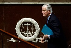 Πολιτική κρίση στην Γαλλία: Τέλος η κυβέρνηση Μπαρνιέ - Υπερψηφίστηκε η πρόταση δυσπιστίας