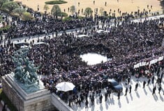 Νότια Κορέα: Ο πρόεδρος αντιμέτωπος με καθαίρεση - Οι έξι δραματικές ώρες που η χώρα φλέρταρε με τον εμφύλιο