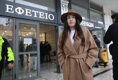 Επίθεση με βιτριόλι: Στο Εφετείο η Έφη Κακαράτζουλα - «Ανησυχώ για όταν βγει», δήλωσε η Ιωάννα Παλιοσπύρου