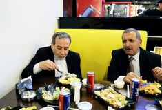 Σε ένα fast-food της Δαμασκού...