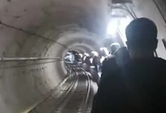 Μετρό Θεσσαλονίκης: Ακινητοποιήθηκε συρμός - Επιβάτες βγήκαν και περπατούσαν στις σήραγγες