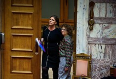 Βουλή: Άγριος καβγάς Κωνσταντοπούλου με Λαμπρούλη - «Την τύφλα σας δεν ξέρετε»