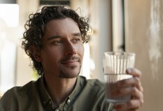 Dry January ή Στεγνός Ιανουάριος: Πώς βοηθάει τον οργανισμό η αποχή από το αλκοόλ