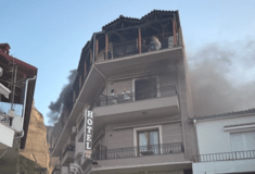 Φωτιά σε ξενοδοχείο στην Καλαμπάκα - Μεγάλη κινητοποίηση της Πυροσβεστικής