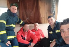 Σέλι Ημαθίας: Ο 23χρονος και οι τέσσερις πυροσβέστες που τον εντόπισαν στο φυλάκιο