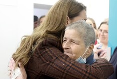 «Είναι σαν την πριγκίπισσα Νταϊάνα», λέει για την Κέιτ Μίντλετον η καρκινοπαθής που την αγκάλιασε