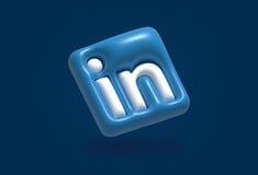 Το LinkedIn κατηγορείται ότι χρησιμοποιεί μηνύματα χρηστών για να εκπαιδεύσει την τεχνητή νοημοσύνη