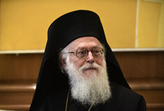 Σε λαϊκό προσκύνημα στη Μητρόπολη Αθηνών η σορός του Αρχιεπισκόπου Αλβανίας Αναστάσιου