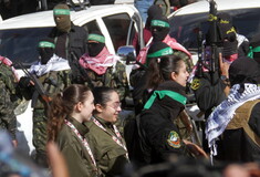 Η στιγμή που η Χαμάς απελευθερώνει τις 4 αξιωματικούς του ισραηλινού στρατού