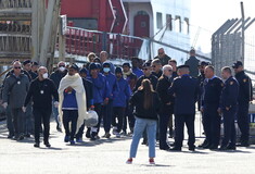 Η Ιταλία στέλνει 49 πρόσφυγες στην Αλβανία σε μια προσπάθεια επανεκκίνησης του αμφιλεγόμενου σχεδίου της