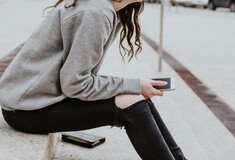 Πόσο χρόνο περνούν οι έφηβοι με τα smartphones τους όσο βρίσκονται στο σχολείο