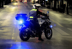 23χρονος οδηγός τραυμάτισε αστυνομικό προσπαθώντας να αποφύγει αλκοτέστ στην Ομόνοια