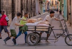 Στην πεινασμένη Κούβα που σταδιακά καταρρέει, ένας στους δέκα ανθρώπους έχει εγκαταλείψει τη χώρα 