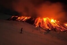 Μοναδικά πλάνα από σκιέρ στο ηφαίστειο της Αίτνας, όπου λάβα και χιόνι συναντιούνται