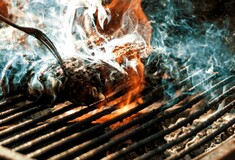 Τσικνοπέμπτη: 7 συμβουλές για ασφαλές ψήσιμο κρέατος