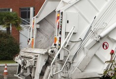 Σοβαρό ατύχημα στη Θεσσαλονίκη - 65χρονη έπεσε σε χοάνη απορριμμάτων στον ΣΜΑ Ευκαρπίας