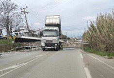 Αγρίνιο: Φορτηγό γκρέμισε πεζογέφυρα στην Εθνική Οδό Αντιρρίου - Ιωαννίνων