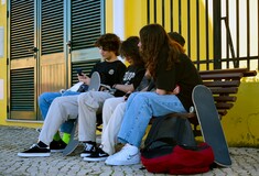 Η ανεργία στην Ευρωζώνη παραμένει σε ιστορικά χαμηλά επίπεδα παρά την ασθενή οικονομία