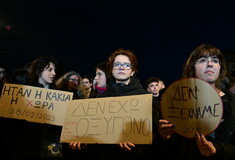 «Δικαιοσύνη»: Χιλιάδες πολίτες στους δρόμους για τα Τέμπη