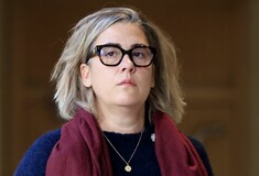 Καρολίν Νταριάν: Η κόρη των Πελικό μηνύει τον πατέρα της για βιασμό