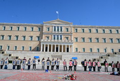 Πανεκπαιδευτικό συλλαλητήριο για τα Τέμπη: Φοιτητές και μαθητές στο Σύνταγμα