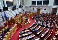 Βουλή - Live: Κορυφώνεται η συζήτηση της πρότασης δυσπιστίας