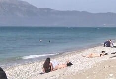 Καιρός: Οι πρώτες βουτιές στη θάλασσα λόγω υψηλών θερμοκρασιών - Έρχεται απότομη πτώση 