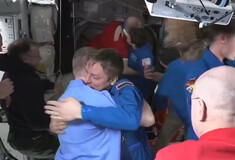 Ο πύραυλος της SpaceX έφτασε στον ISS - Η στιγμή της συνάντησης με τους αστροναύτες της NASA