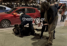 Θεσσαλονίκη: Ένταση και προσαγωγές στη διαμαρτυρία κατά παράστασης του Χριστόφορου Ζαραλίκου