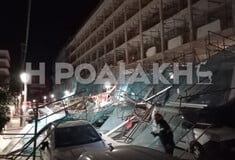 Ρόδος: Κατέρρευσε μεγάλη σκαλωσιά από ξενοδοχείο - Καταπλάκωσε 20 αυτοκίνητα