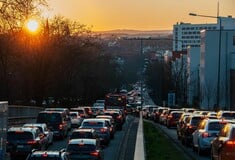 Τραμπ: Ανακοινώνει απόψε την επιβολή δασμών στα εισαγόμενα αυτοκίνητα 