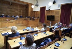 Προανακριτική: Αναγνώστηκε το υπόμνημα Τριαντόπουλου - Νέο εξώδικο από τη Μαρία Καρυστιανού