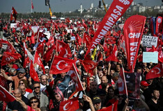 Ιμάμογλου: Διαδηλωτές κατακλύζουν και σήμερα την Κωνσταντινούπολη - Η αντιπολίτευση κάνει λόγο για 1.000.000