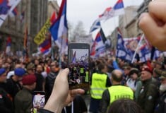 Φοιτητές εναντίον προπαγάνδας: Μαζική διαμαρτυρία σε φιλοκυβερνητικό τηλεοπτικό σταθμό στη Σερβία