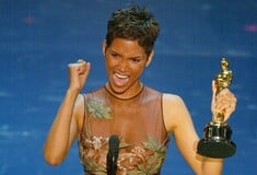 «Τα Όσκαρ δεν φτιάχτηκαν για εμάς»: Η Χάλι Μπέρι λέει στις μαύρες ηθοποιούς να σταματήσουν να «ποθούν» τα χρυσά αγαλματίδια