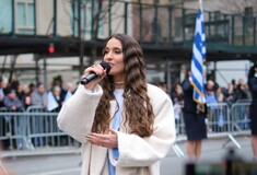 Νέα Υόρκη: Η Evangelia ερμήνευσε τον Εθνικό Ύμνο στην παρέλαση για την 25η Μαρτίου 