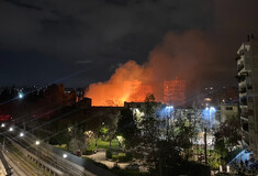 Μεγάλη φωτιά σε εγκαταλελειμμένο εργοστάσιο στα Πατήσια