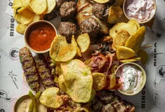 Από arrancini μέχρι καλαμάκι συκώτι στο χέρι: Αυτό είναι το νέο αθηναϊκό street food