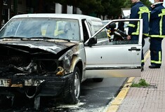 Νεκροφόρα πήρε φωτιά εν κινήσει στη Λεωφόρο Συγγρού