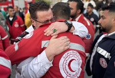 «Άκουσα την τελευταία τους πνοή» - Επιζών διασώστης στη Γάζα περιέγραψε τις δολοφονίες των συναδέλφων του